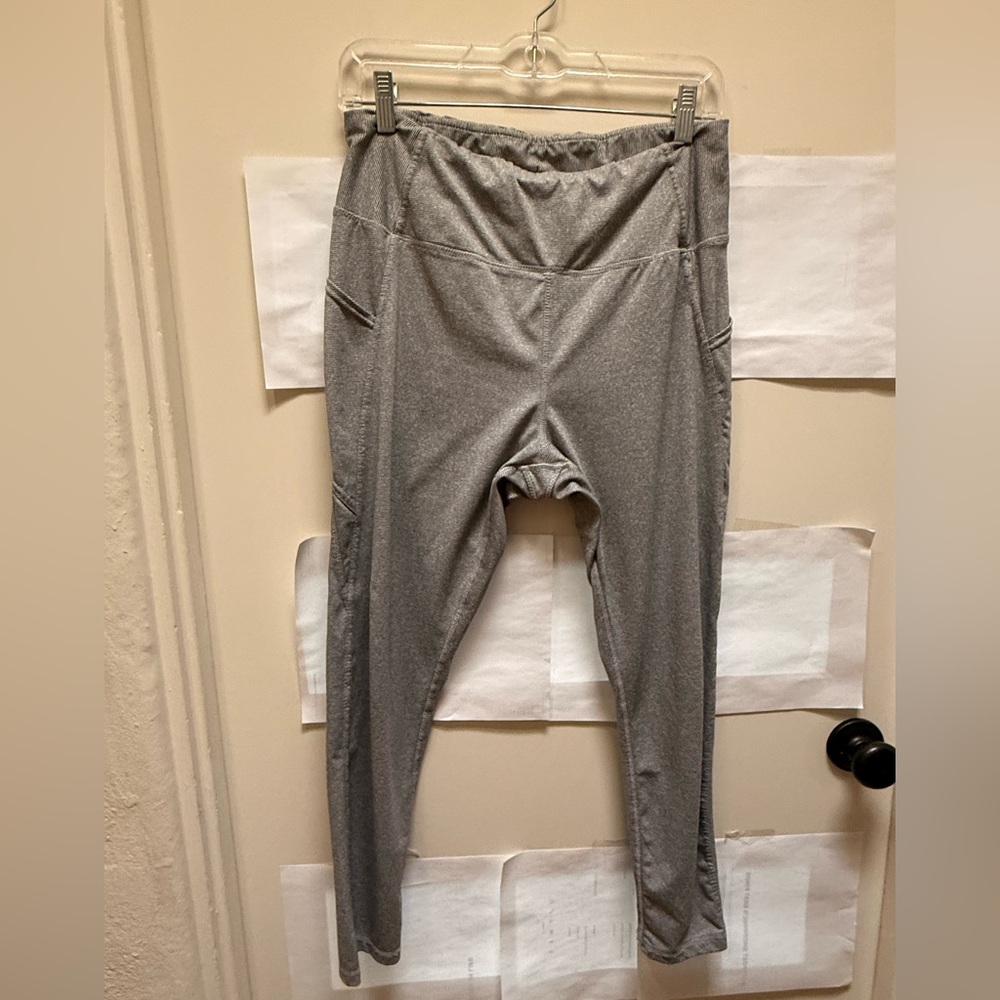 Danskin while/black thin Striped Active Leggings. Size L.